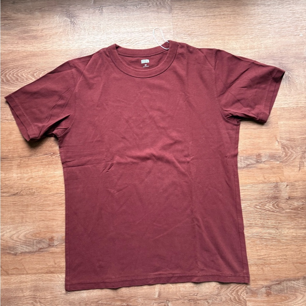 Uniqlo Men's Crewneck T-Shirt - Maroon